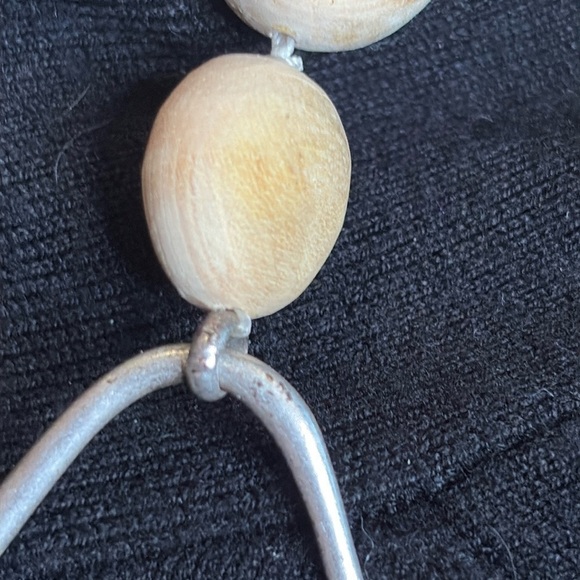 VTG 90s Kenneth Cole long wood bead Necklace silver tone hardware 13” - Picture 5 of 10
